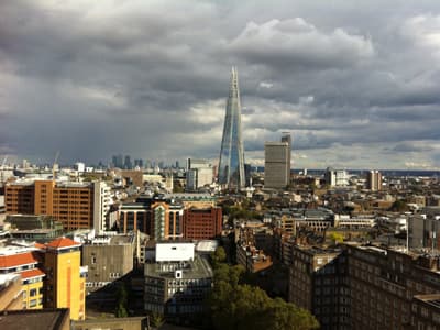 Londons Skyline von der Tate Gallery aus. 
