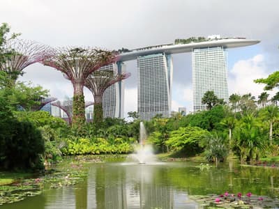 Blick auf das Marina Bay Sands Hotel von den Gardens by the Bay