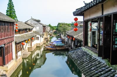 Wasserstraße in Suzhou (China)