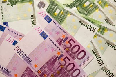 500- und 100-Euro-Scheine