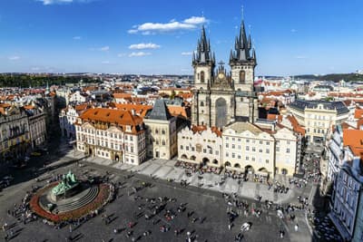 Blick auf den Altstädter Ring in Prag (Tschechien)