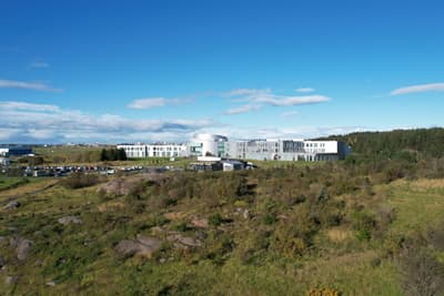 Das futuristische Gebäude der Reykjavik University