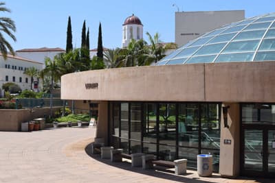 Bibliothek auf dem Campus der San Diego State University