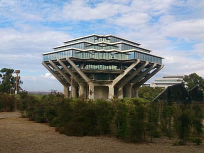 Die Geisel Library der University of California San Diego (USA)