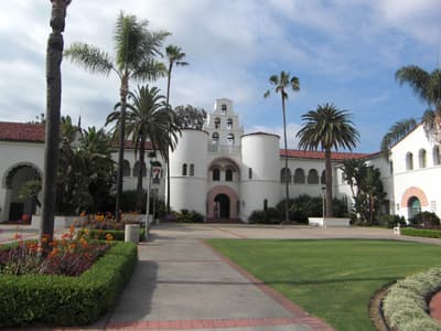 Die Hepner Hall der San Diego State University (USA)