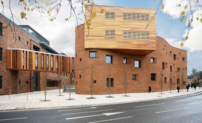 Modernes Gebäude auf dem Campus der York St John University