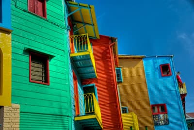 Bunte Häuser an der Caminito Street in Buenos Aires