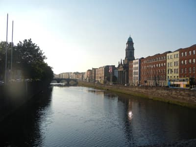 Der Fluss Liffey in Dublin (Irland)