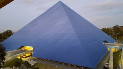 Die Walter Pyramid, Sportkomplex der CSULB