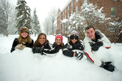 Studenten im Schnee