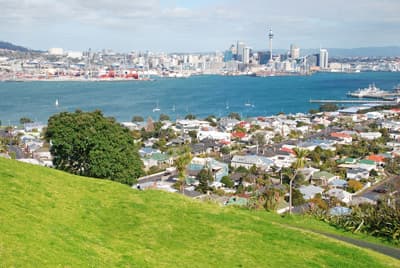 Blick auf den Hafen von Auckland