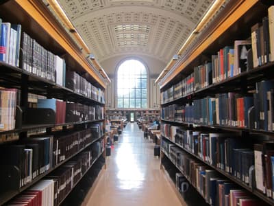 Bücherregale in der berühmten Doe Library