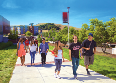 Studenten auf dem Campus der CSU East Bay