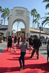 Studentin Abrar vor den Universal Studios