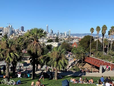 Blick vom Park auf die Skyline San Franciscos.