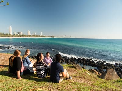 Studenten an der Küste der Gold Coast