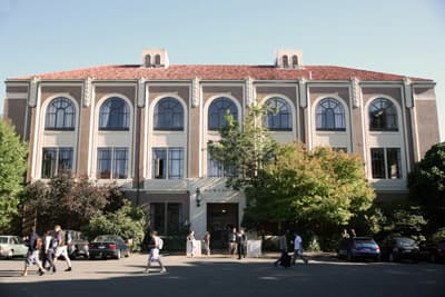 Fassade des Humanities Gebäudes der Massey University am Standort Palmerston North