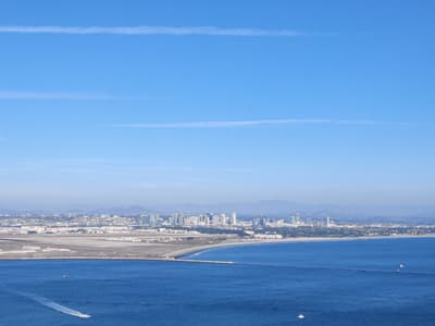 Aussicht über das Meer hinweg auf San Diegos Küste