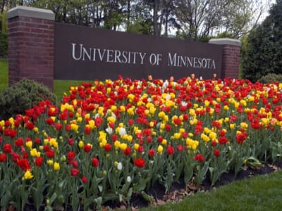 Schild der University of Minnesota