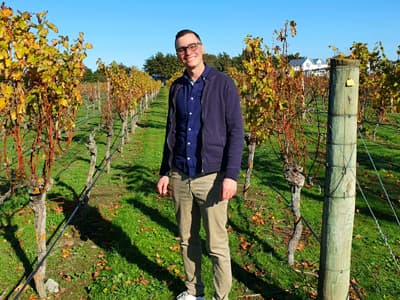 Student Fabio auf einer Weinranch in Neuseeland