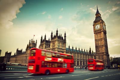 Blick auf Londons Wahrzeichen: Big Ben und Houses of Parliament