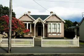 ein Häuschen mit Vorgaten in Dunedin