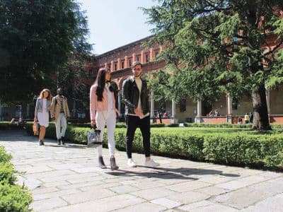 Studierende auf dem Mailand Campus der Cattolica