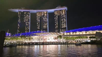 Marina-Bay Sands Hotel bei Nacht