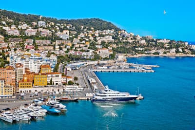 Der Hafen von Nizza in Frankreich