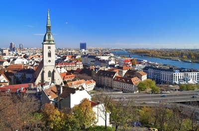 Blick auf Bratislava mit Martinsdom (Slowakei)