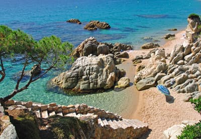 Kleiner Strand in Spanien