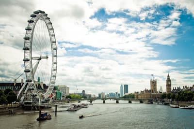 Ein Blick auf die Themse in London (England)