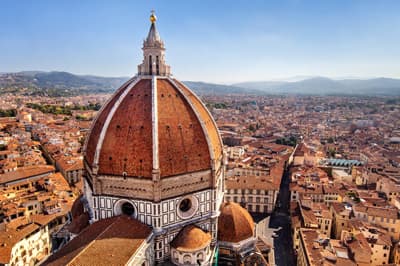 Blick auf die Kuppel des Doms von Florenz (Italien)