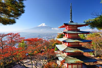 Pagode mit dem Mount Fuji im Hintergrund (Japan)