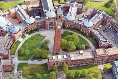 Blick von oben auf die University of Birmingham (Großbritannien) 