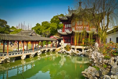 Ein traditioneller Pavillon im Yu-Garten von Shanghai (China)